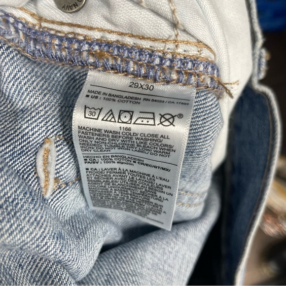NWT Old navy 90’s baggy jeans Sz 29x28 light wash - Picture 9 of 10